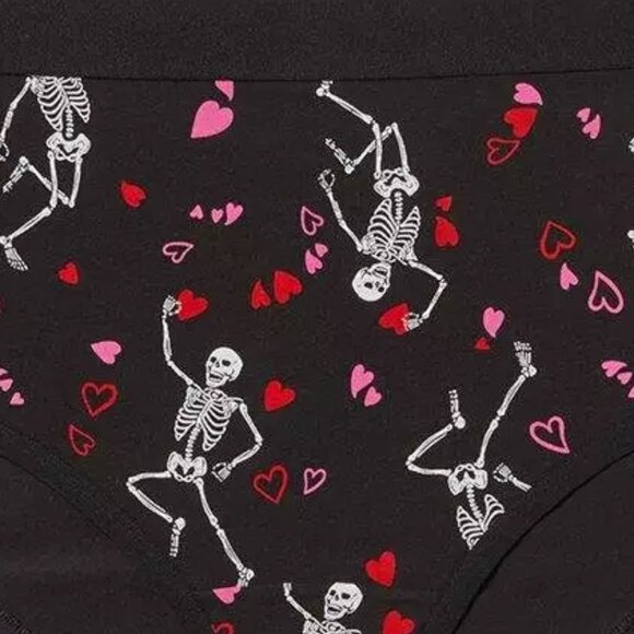 Torrid Panties 00X 0X - Briefs Mid Rise Hearts Skeletons Cotton Plus Size New - Picture 3 of 3